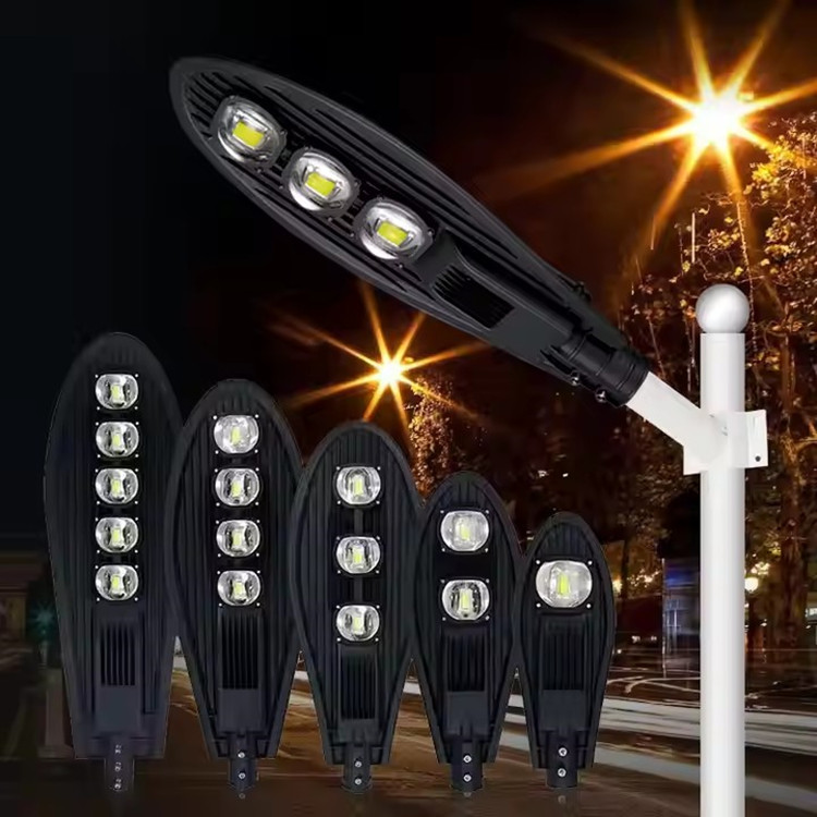 Integrated Solar Street Lamps vs. Traditional Models