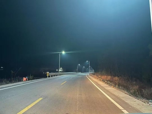 8-meter road solar lamp